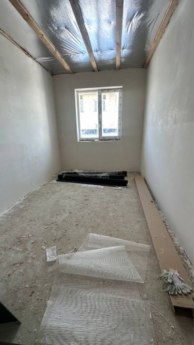 Таунхауси з центральними комунікаціями, окремими дворами, наповненням