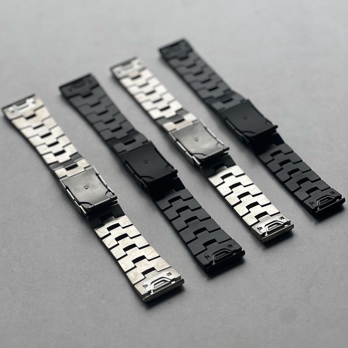 Титановий ремінець Garmin Quick Fit 22мм / 26мм — чорний/сірий Браслет