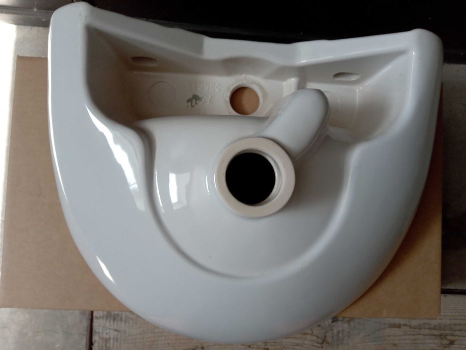 Sprzedam umywalkę Cersanit 45x35cm