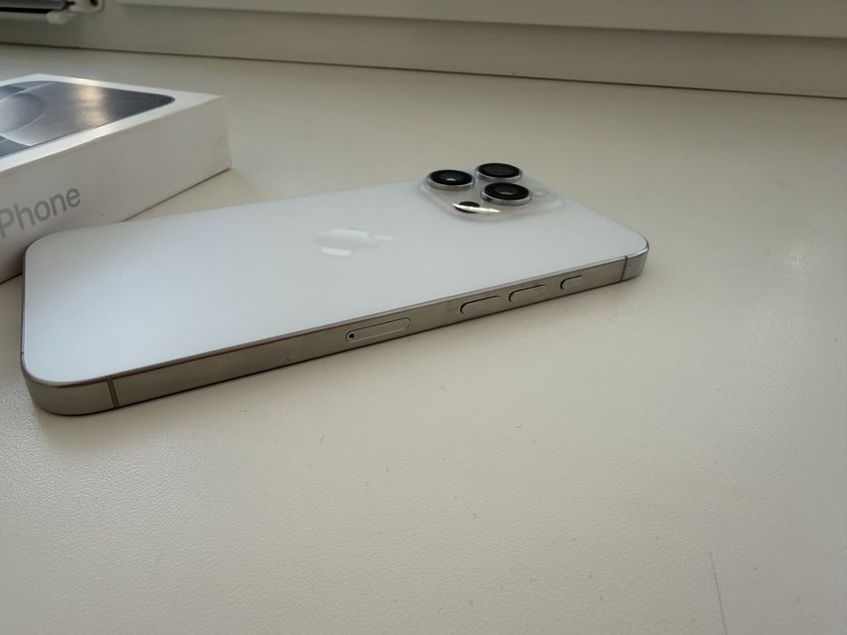 Як новий iphone 16 pro max silver 256 фіз сім коробка