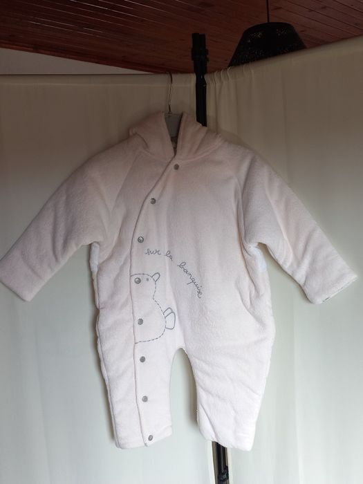 Macacão de bebé com capuz