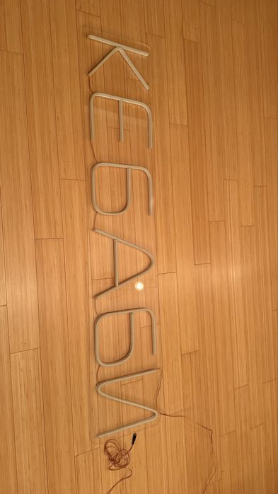 Неонова вивіска «Кебаби»