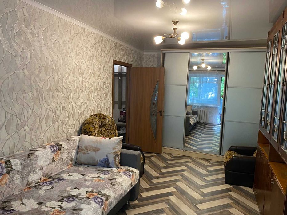 Продам квартиру на 2-му поверсі в газовому будинку
