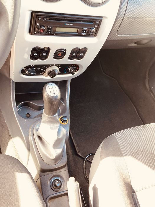 sprzedam dacie sandero rok 2009 1,6 8v klimatyzacja zadbany