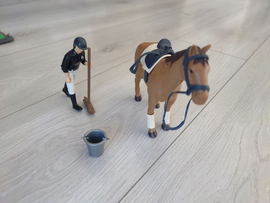Bruder figurka konia i jeźdźca