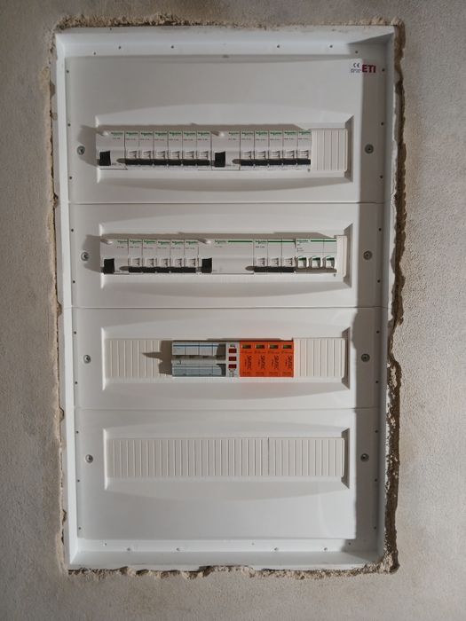 Usługi  elektryczne