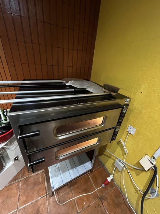 Forno de Pizza (90 × 80 × 60 cm (L × P × A)) + Eqipamentos + Suporte