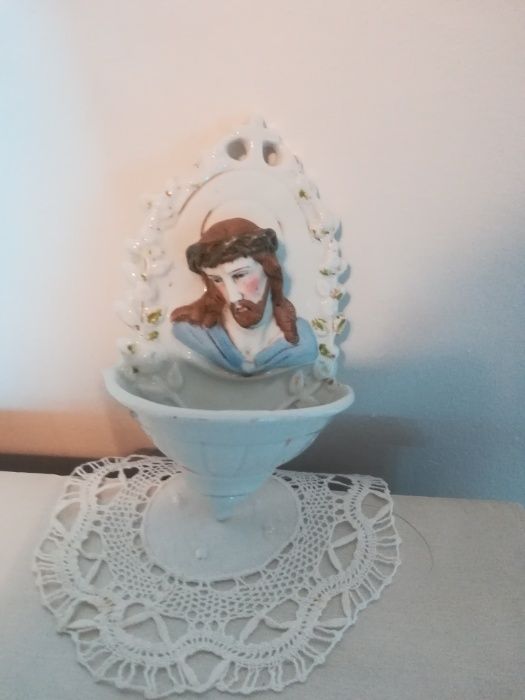 Pia para água benta rosto de Cristo