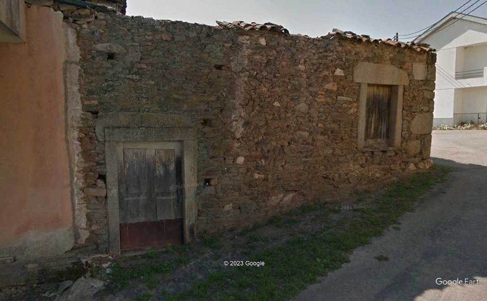 Casa Vivenda para reconstrução - Pinelo, Vimioso, Bragança