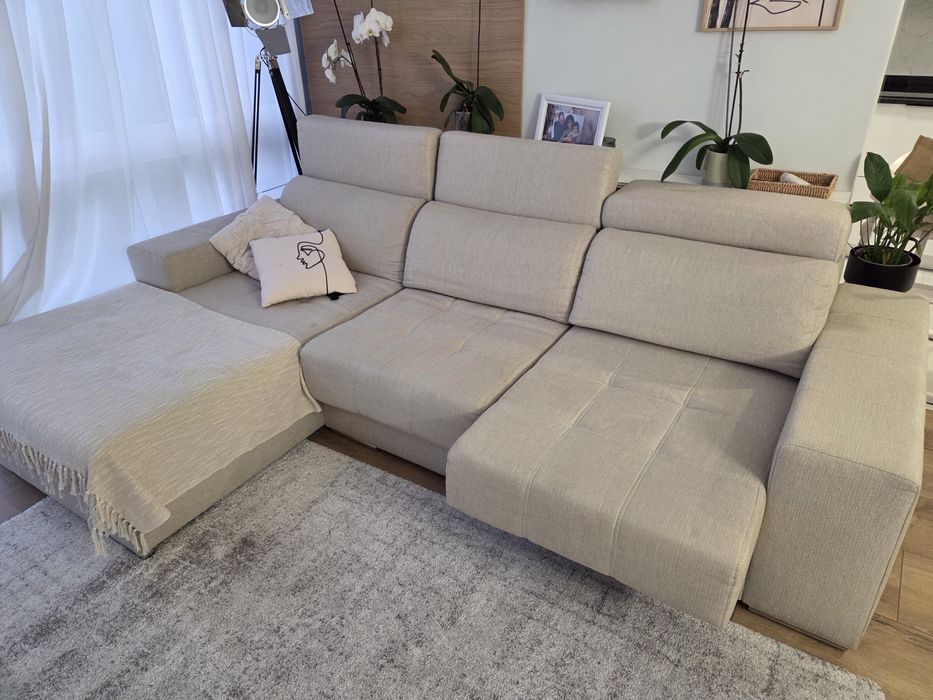 Sofa com baú e assentos deslizantes