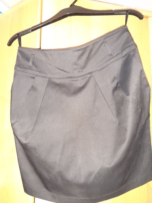 Fantastyczna czarna spódnica Tulipan