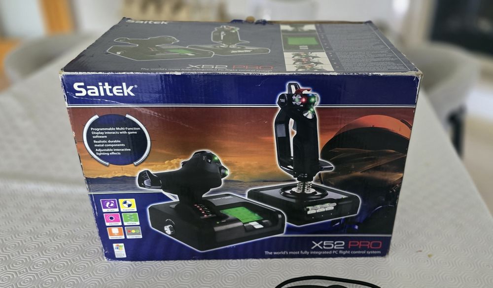 Saitek X52 Pro Flight Control System – Joystick + Throttle (HOTAS)