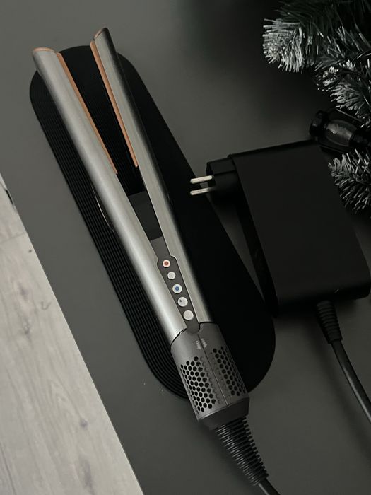 Б/У Dyson Airstrait