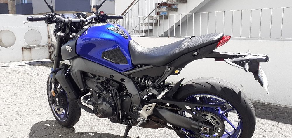 Vendo a minha yamanha MT 09 como nova com alguns extras.