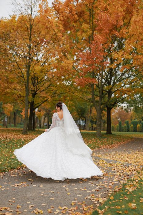 Весільна сукня  — індивідуальний пошив за власним дизайном