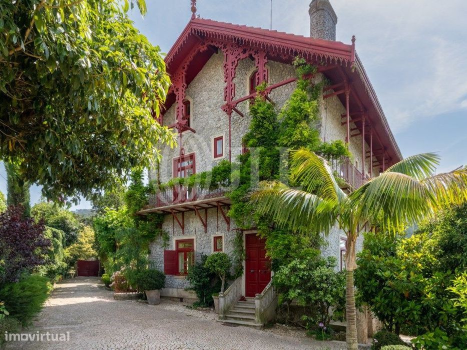 Moradia T4 situada na Vila de Sintra com vista para a serra