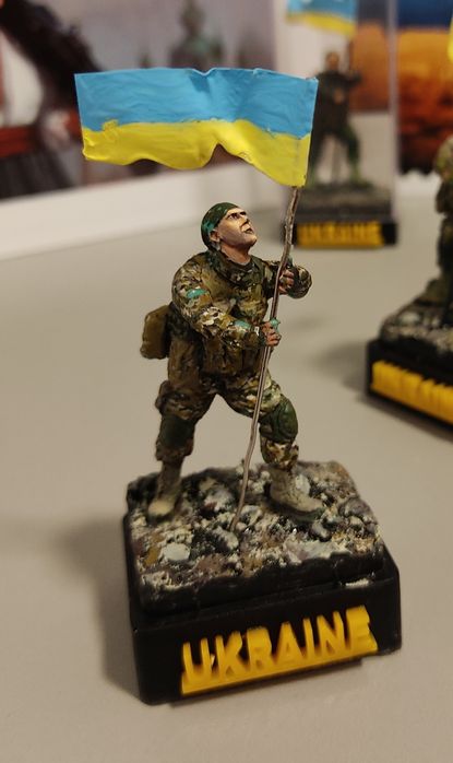 Солдат ВСУ зміїний