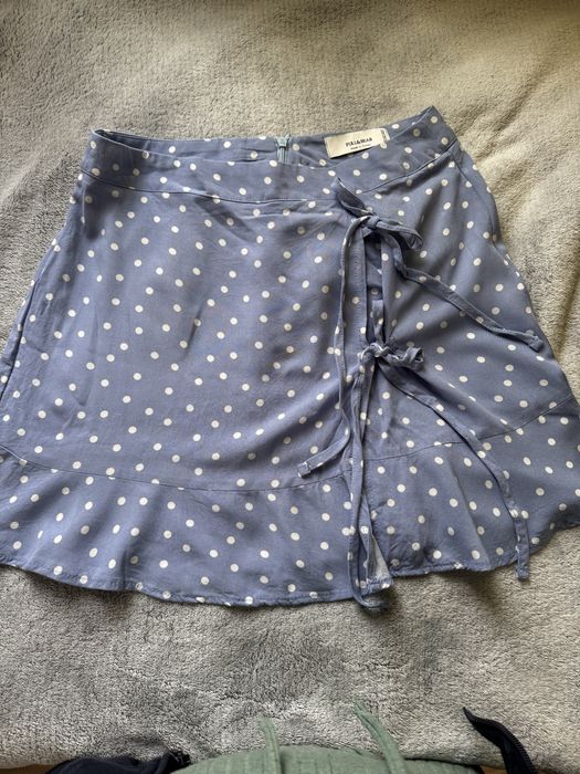 Літня спідниця в горох на завʼязках Pull and Bear