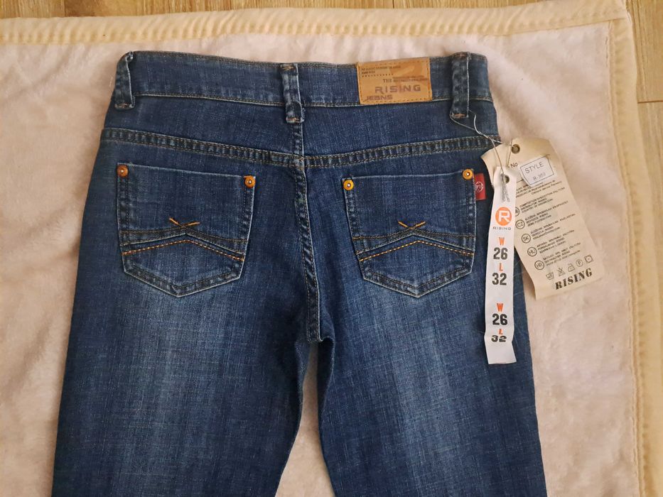 Jeansy z metką niebieskie