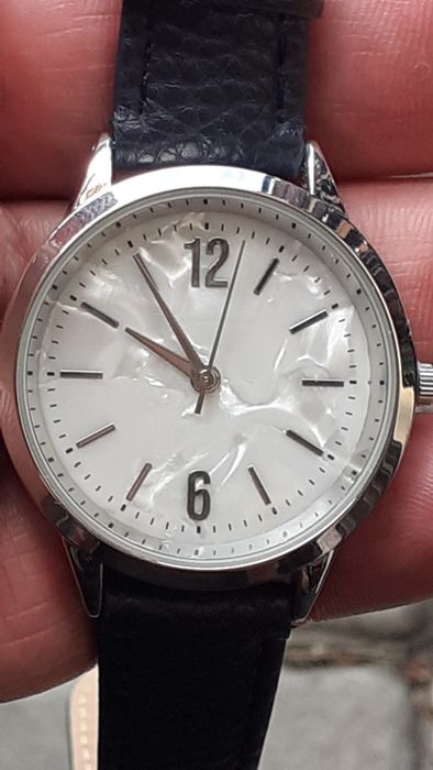 Новые наручные часы марки Accutime Watch Corp с синим ремешкомНовая батс пленками и с топором.Рабочие.