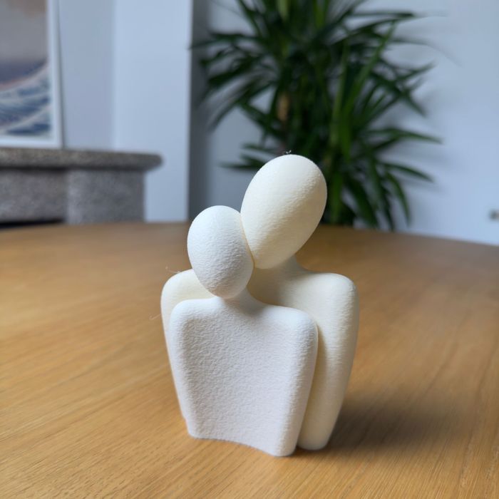 Valentine's Day Lovers Statue