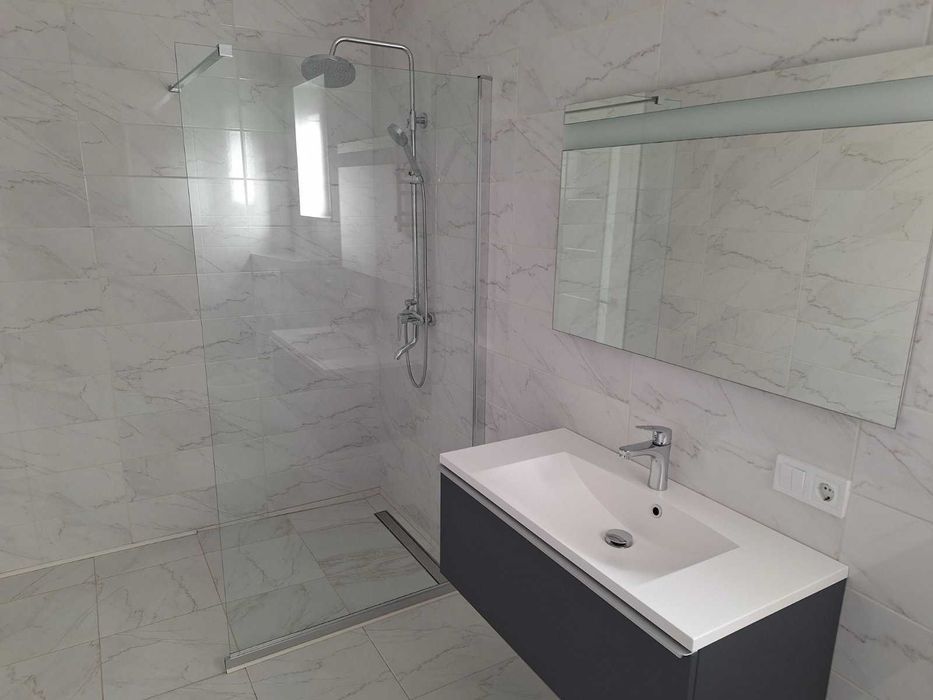 Продам новий з ремонтом будинок в Совиньоні.