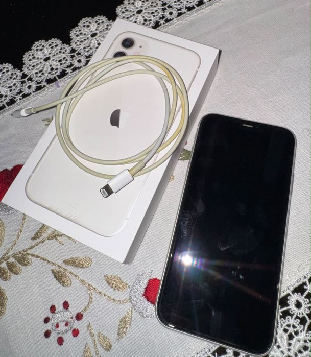 Vendo iphone 11 branco 128 GB