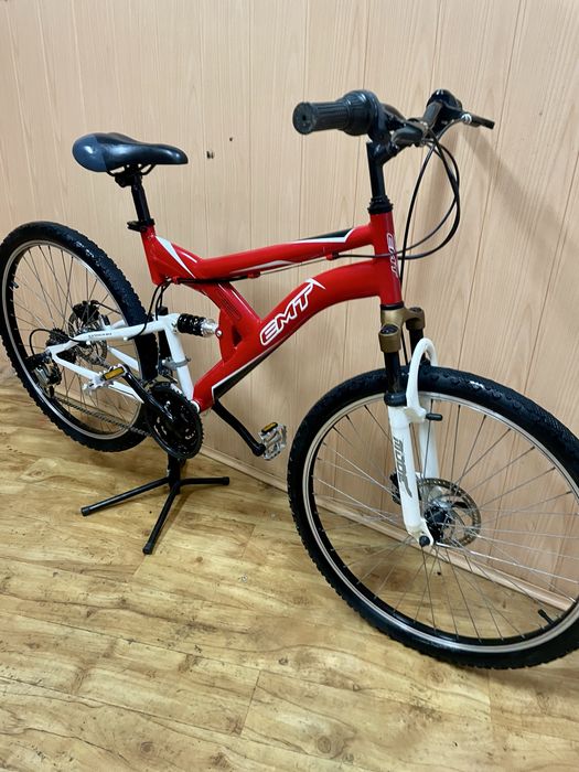 Bicicleta EMT suspensão total