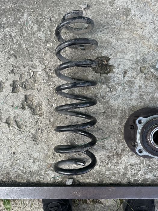 Пружина передня права Mercedes W167 GLE  A1673211500