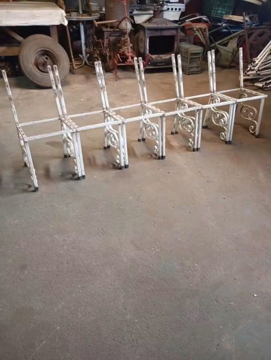 Vendo 6 cadeiras muitas bonitas bom estado