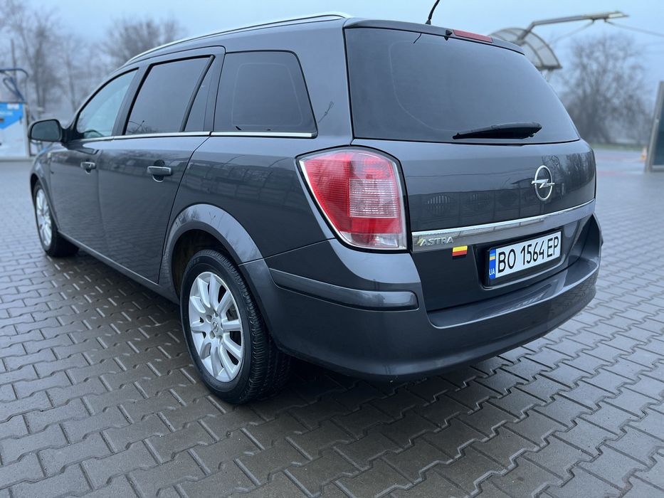 Opel Astra Station Wagon 2010 1.6 бензин