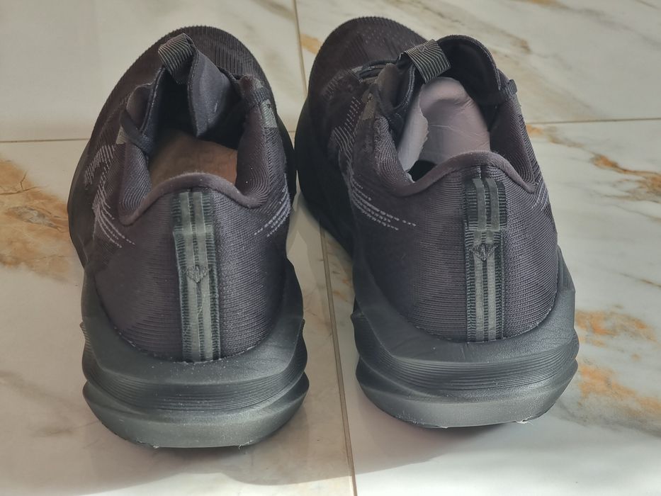 Оригінал 100% чоловічі кросівки asics novablast 5  eur 42.5