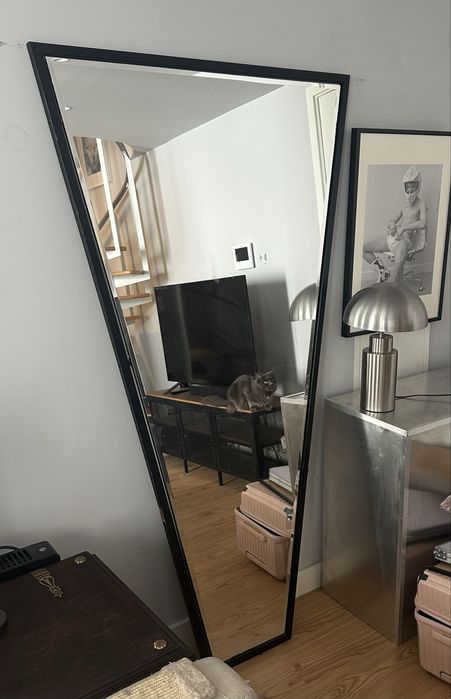 Espelho de parede bisotadk com moldura em metal preto | Design moderno