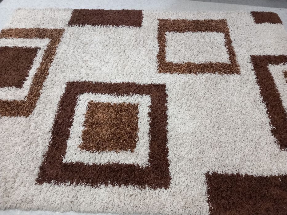Sprzedam fajny dywan 220x160 cm.