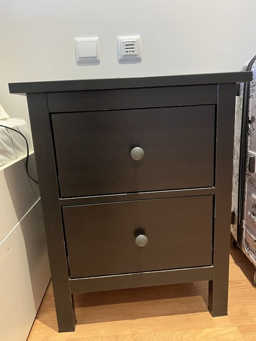 2 mesas de cabeceira