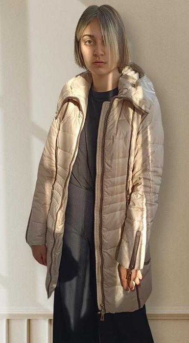 Весняна жіноча довга  курточка