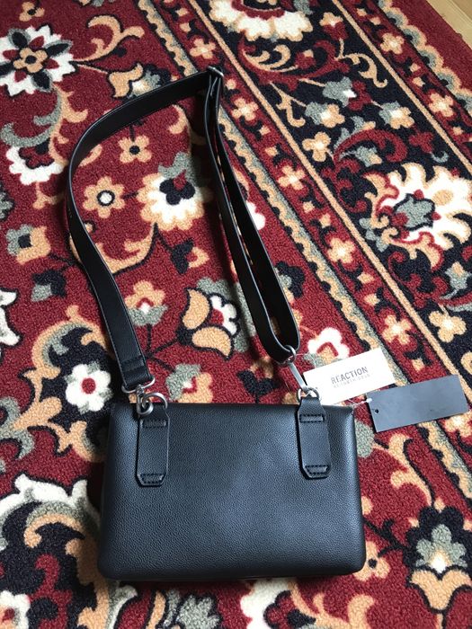 Kenneth Cole чорна сумка через плече або напоясна