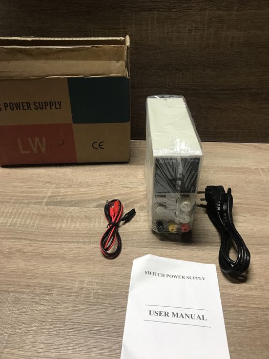 Імпульсний лабораторний блок живлення