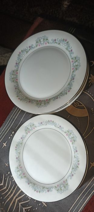 Набор тарелок из фарфора модели Windsor от производителя Crown Ming