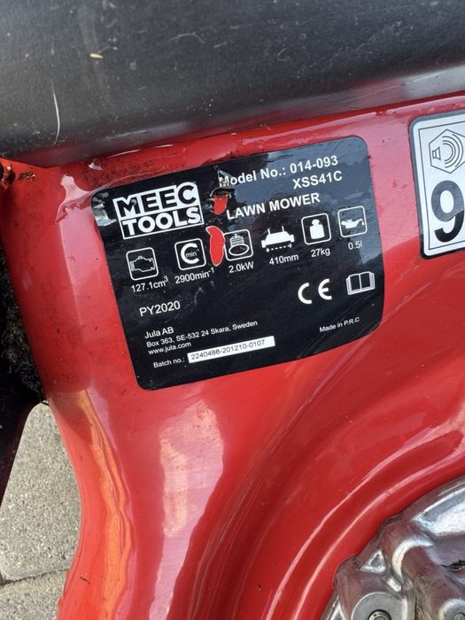 Бензинова газонокосарка  косарка