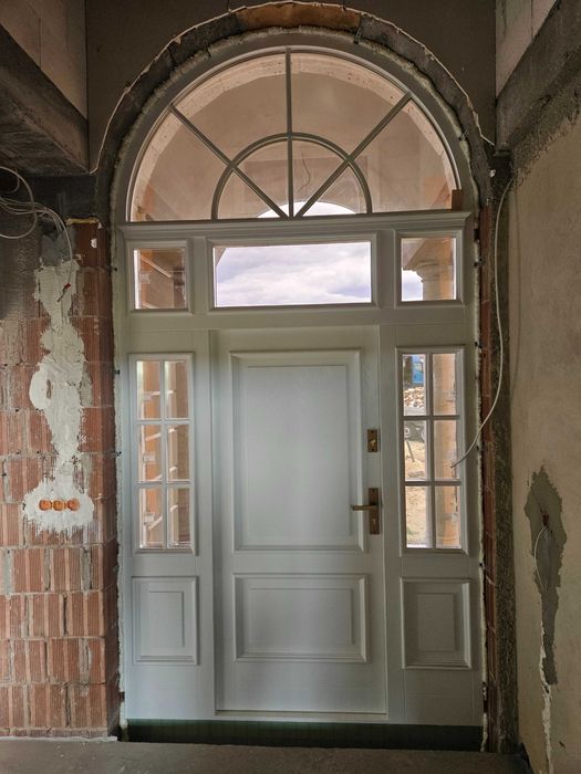 Drzwi zewnętrzne drewniane producent drzwi z montażem