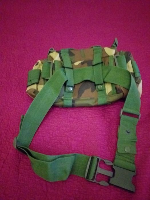 Torebka  mysliwska przypinana do pasa /typu  nerka/.