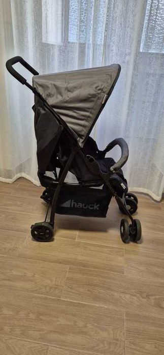 Carrinho de passeio de bebé