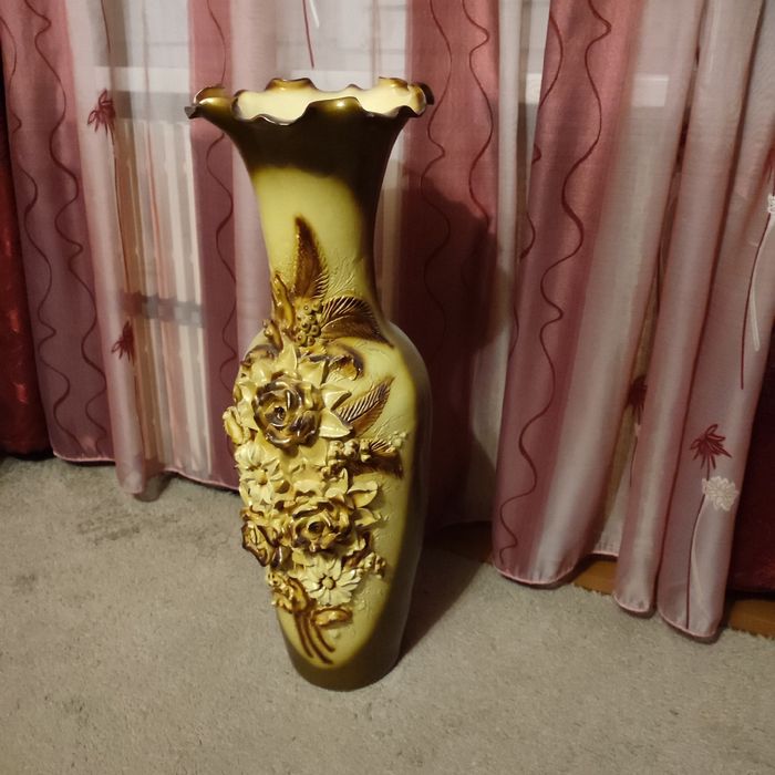 Ваза напольная, высота 80см.