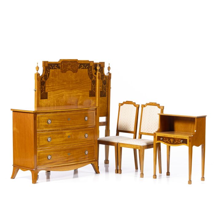 Mobília de quarto estilo D. Maria em pau-cetim