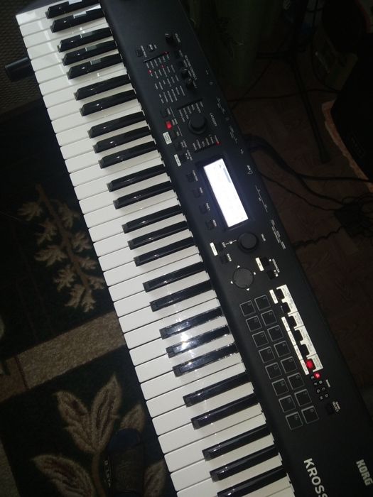 Продам робочу станцію Korg Kross 61.