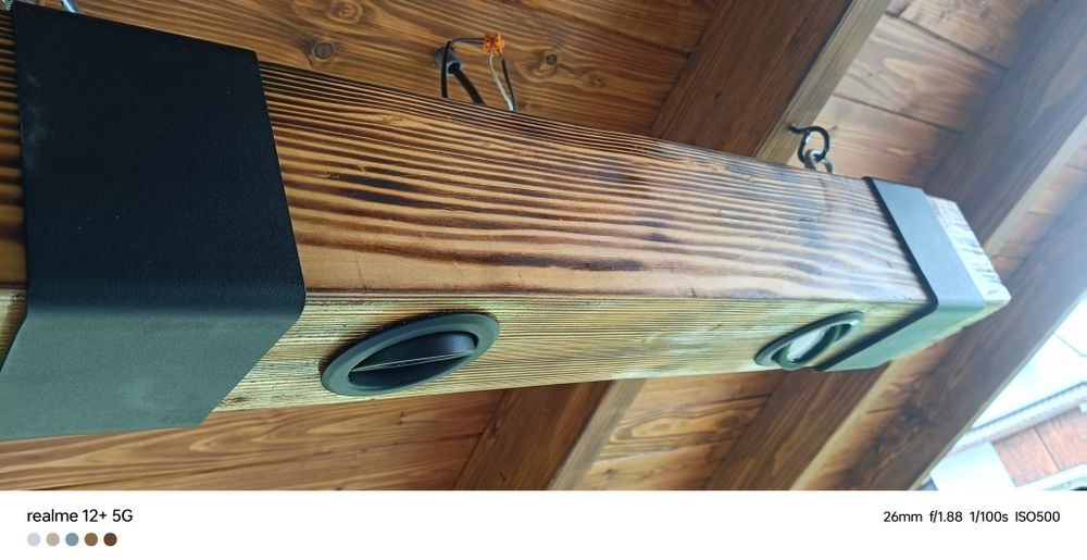 Lampa z belki wiszaca