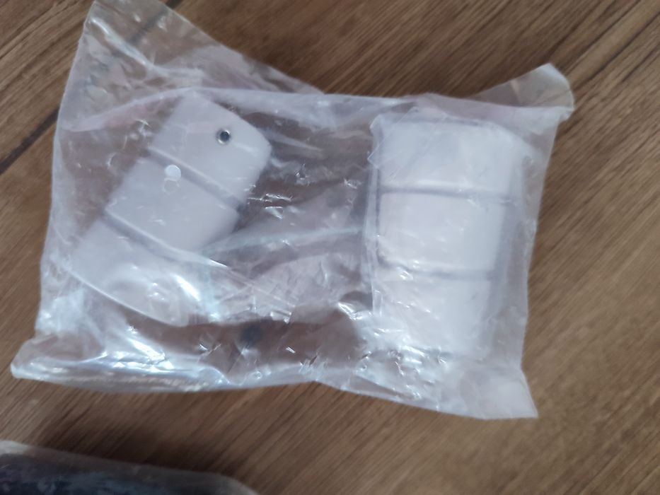 Kółka przelotki ciche z żabkami na karnisz. Zakończenia. Białe. Czarne