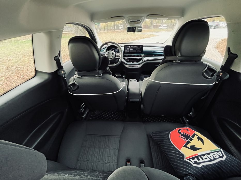 Новий Fiat 500e Abarth без пробігу