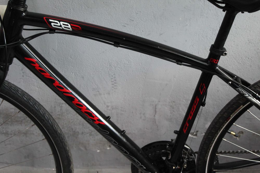 Rower crossowy HardRock, Rama 18,5", Koła 28" Alu, Amor Shimano Deore, Lekki